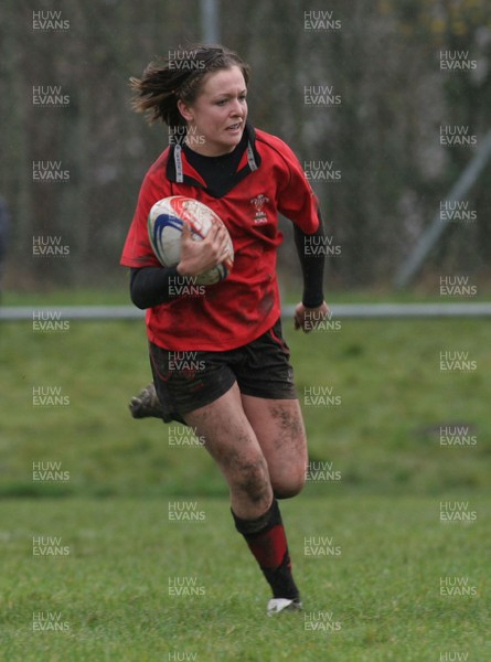 24.02.08 The Women's 6 Nations. Wales vs. Italy...  Rachel Poolman races away to score for Wales.  
