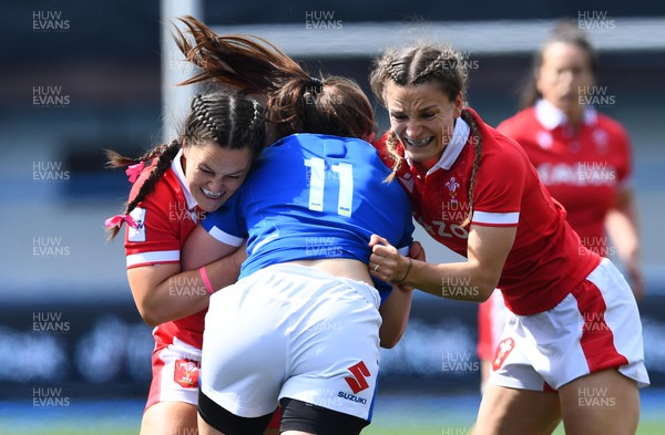 300422 - Wales Women v Italy Women - TikTok Women's Six Nations - Maria Magatti of Italy is tackled by Ffion Lewis and Jasmine Joyce of Wales