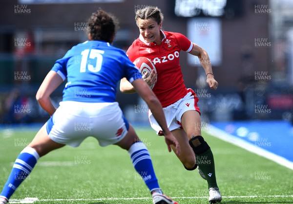 300422 - Wales Women v Italy Women - TikTok Women's Six Nations - Jasmine Joyce of Wales takes on Manuela Furlan of Italy