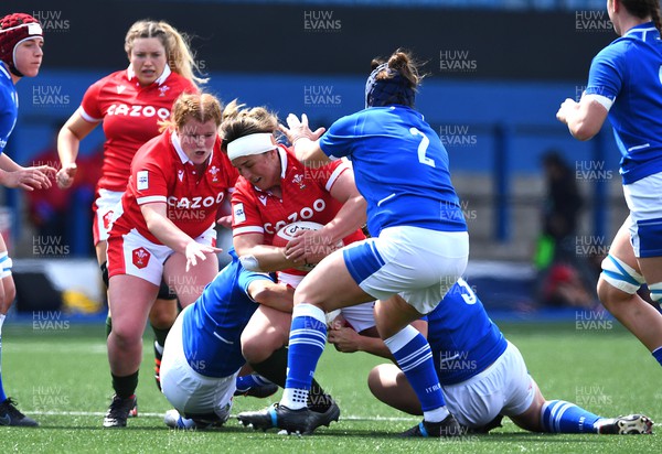 300422 - Wales Women v Italy Women - TikTok Women's Six Nations - Siwan Lillicrap of Wales drives through