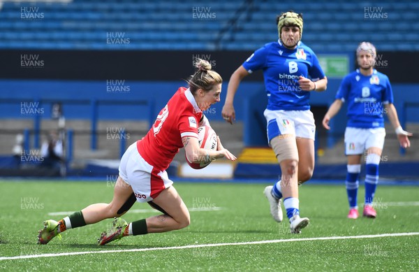 300422 - Wales Women v Italy Women - TikTok Women's Six Nations - Keira Bevan of Wales scores try