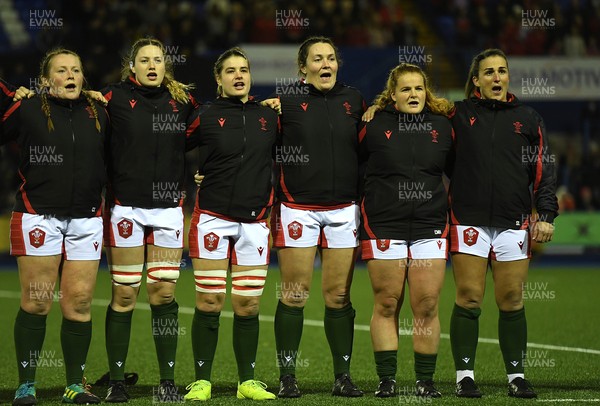 071121 - Wales Women v Japan Women - Autumn Internationals - Caryl Thomas, Gwen Crabb, Bethan Lewis, Cerys Hale, Cara Hope and Siwan Lillicrap of Wales during the anthems