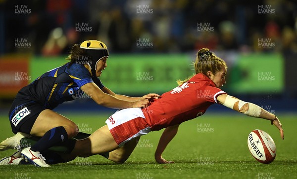 071121 - Wales Women v Japan Women - Autumn Internationals - Lisa Neumann of Wales is tackled by Mana Furuta of Japan