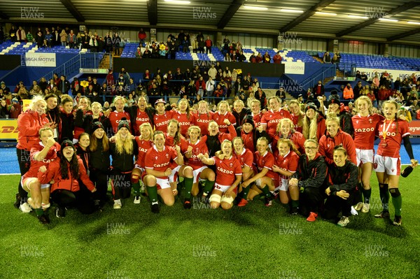 071121 - Wales Women v Japan Women - Autumn Internationals - Wales players at the end of the game