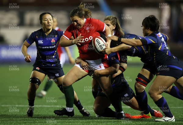 071121 - Wales Women v Japan Women - Autumn international - Siwan Lillicrap of Wales tries to break through