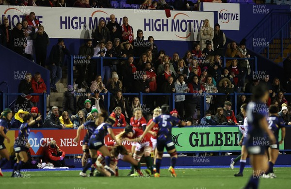 071121 - Wales Women v Japan Women - Autumn international - Fans watch the game