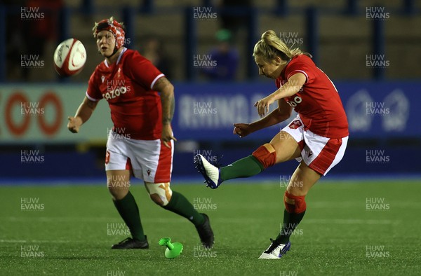 071121 - Wales Women v Japan Women - Autumn international - Elinor Snowsill of Wales kicks a penalty