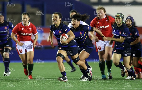 071121 - Wales Women v Japan Women - Autumn international - Seina Saito of Japan makes a break