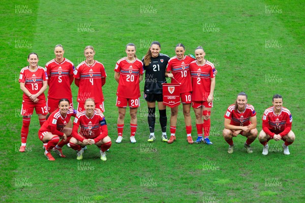 070326 - Wales v Montenegro - 2027 FIFA Women's World Cup Qualifying - Wales team photograph