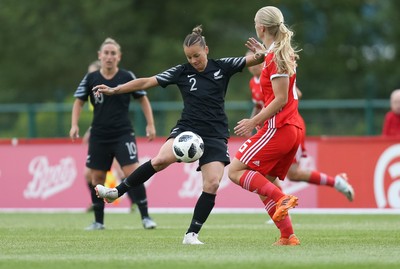 040619 - Wales v New Zealand, Women's International Challenge Match - Ria Percival of New Zealand holds off Elise Hughes of Wales