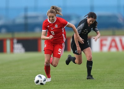 040619 - Wales v New Zealand, Women's International Challenge Match - Kayleigh Green of Wales gets away from Olivia Chance of New Zealand