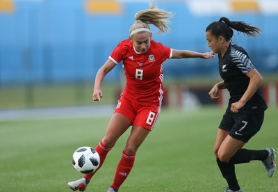 040619 - Wales v New Zealand, Women's International Challenge Match - Charlie Estcourt of Wales is challenged by Ali Riley of New Zealand