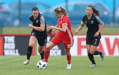 040619 - Wales v New Zealand, Women's International Challenge Match - Kayleigh Green of Wales gets away from Anna Green of New Zealand and Ali Riley of New Zealand