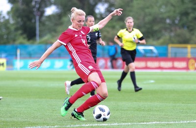 040619 - Wales v New Zealand, Women's International Challenge Match - Sophie Ingle of Wales fires a shot at goal