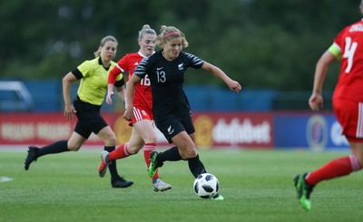 040619 - Wales v New Zealand, Women's International Challenge Match - Rosie White of New Zealand charges forward