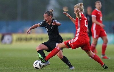 040619 - Wales v New Zealand, Women's International Challenge Match - Annalie Longo of New Zealand is challenged by Sophie Ingle of Wales