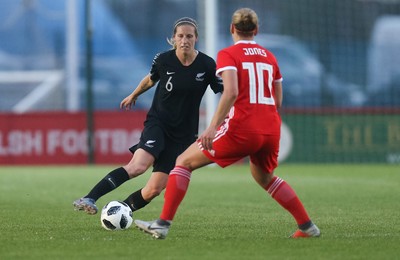 040619 - Wales v New Zealand, Women's International Challenge Match - Rebekah Stott of New Zealand takes on Emma Jones of Wales