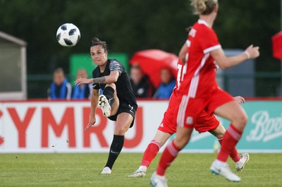 040619 - Wales v New Zealand, Women's International Challenge Match - Emma Kete of New Zealand fires the ball forward
