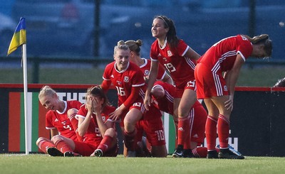 040619 - Wales v New Zealand, Women's International Challenge Match - Wales players celebrate after their late goal wins the match 1- 0