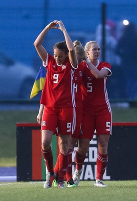 040619 - Wales v New Zealand, Women's International Challenge Match - Wales players celebrate after their late goal wins the match 1- 0