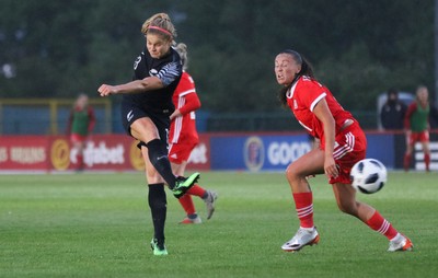 040619 - Wales v New Zealand, Women's International Challenge Match - Rosie White of New Zealand fires a shot at goal as Natasha Harding of Wales closes in to challenge