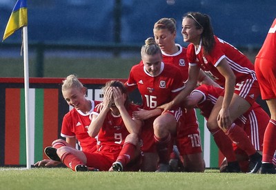 040619 - Wales v New Zealand, Women's International Challenge Match - Wales players celebrate after their late goal wins the match 1- 0