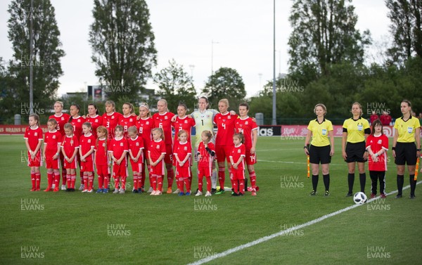 040619 - Wales v New Zealand, Women's International Challenge Match - The Wales team line up before the start of the match