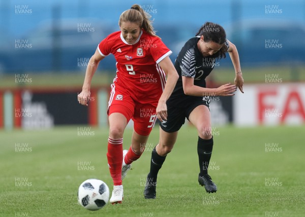 040619 - Wales v New Zealand, Women's International Challenge Match - Kayleigh Green of Wales gets away from Olivia Chance of New Zealand