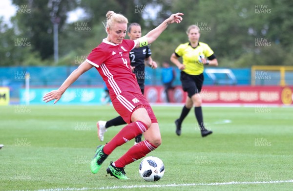 040619 - Wales v New Zealand, Women's International Challenge Match - Sophie Ingle of Wales fires a shot at goal