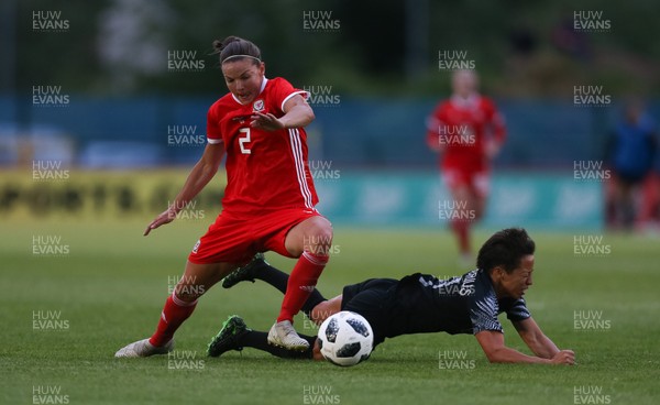 040619 - Wales v New Zealand, Women's International Challenge Match - Loren Dykes of Wales brings down Sarah Gregorius of New Zealand