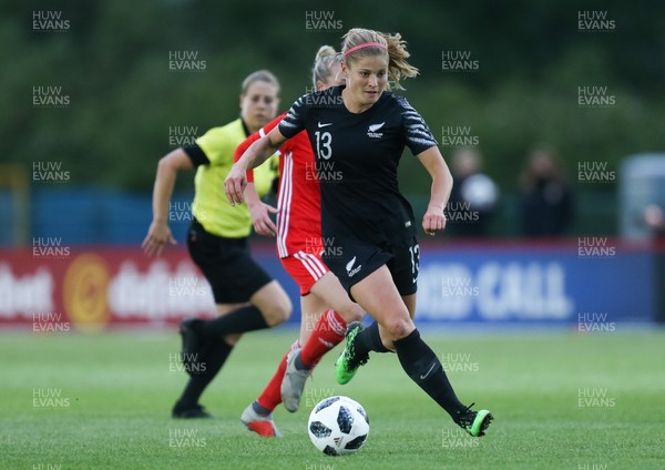 040619 - Wales v New Zealand, Women's International Challenge Match - Rosie White of New Zealand charges forward