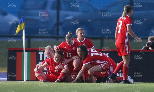040619 - Wales v New Zealand, Women's International Challenge Match - Wales players celebrate after their late goal wins the match 1- 0