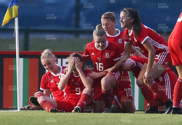 040619 - Wales v New Zealand, Women's International Challenge Match - Wales players celebrate after their late goal wins the match 1- 0