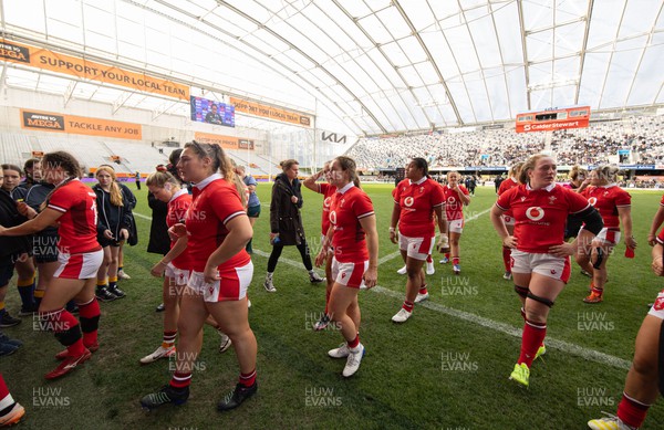 281023 - Wales Women v New Zealand Women, WXV1 - Wales players leave the pitch at the end of the match