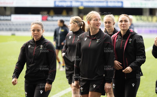 281023 - Wales Women v New Zealand Women, WXV1 - Carys Cox and Meg Davies ahead of the match