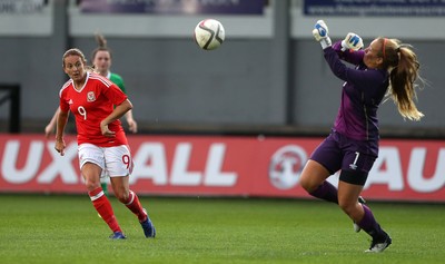 190816 - Wales Women v Republic of Ireland, Friendly Challenge - Kayleigh Green of Wales tries to get the ball past keeper Grace Moloney of Ireland