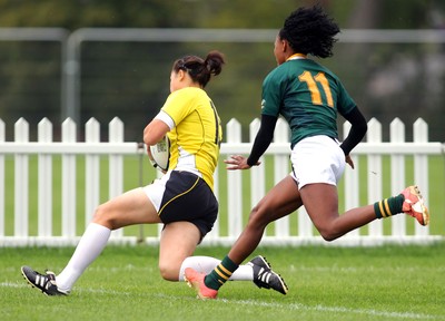 Huw Evans Agency 2010 - - Wales' Naomi Thomas goes over for an early try -  Wales v South Africa  - Women's  Rugby World Cup - (9th Place Play-Off)Surrey Sports Park - 05/09/2010 - All rights reserved