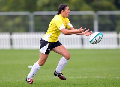 Huw Evans Agency 2010 - Wales' Awen Thomas passes Wales v South Africa  - Women's  Rugby World Cup - (9th Place Play-Off)Surrey Sports Park - 05/09/2010 - All rights reserved