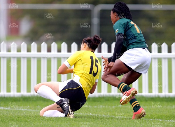 Huw Evans Agency 2010 - Wales' Naomi Thomas goes over for an early try - Wales v South Africa  - Women's  Rugby World Cup - (9th Place Play-Off)Surrey Sports Park - 05/09/2010 - All rights reserved