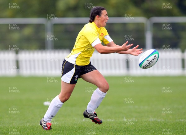 Huw Evans Agency 2010 - Wales' Awen Thomas passes Wales v South Africa  - Women's  Rugby World Cup - (9th Place Play-Off)Surrey Sports Park - 05/09/2010 - All rights reserved