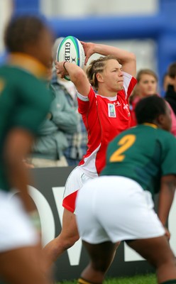 Huw Evans Agency 2010 - Wales' hooker Lowri Harries puts in at the lineout -  Wales v South Africa  - Women's  Rugby World Cup - Surrey Sports Park - 24/08/2010 - All rights reserved