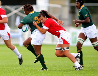  Huw Evans Agency 2010 - Wales' Shona Powell-Hughes tries to tackle Cebisa Kula - Wales v South Africa  - Women's  Rugby World Cup - Surrey Sports Park - 24/08/2010 - All rights reserved