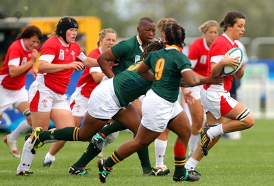  Huw Evans Agency 2010 - Sioned Harries breaks - Wales v South Africa  - Women's  Rugby World Cup - Surrey Sports Park - 24/08/2010 - All rights reserved