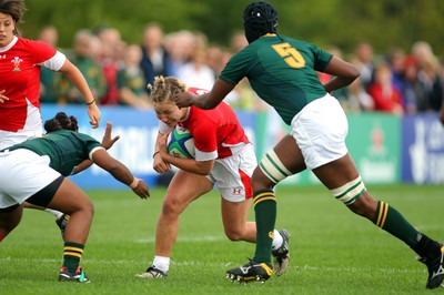  Huw Evans Agency 2010 - Jamie Kift (capt) looks to find space Wales v South Africa  - Women's  Rugby World Cup - Surrey Sports Park - 24/08/2010 - All rights reserved