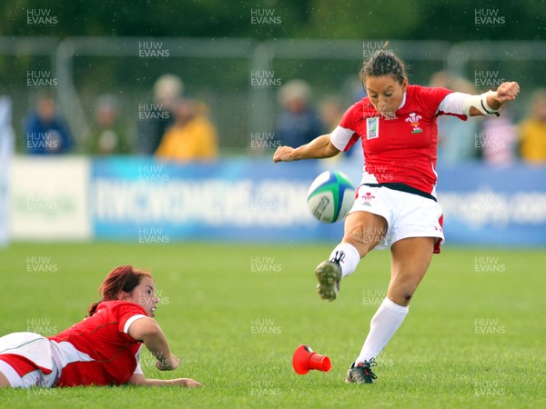 Huw Evans Agency 2010 - Wales' Non Evans kicks their first points of the game deep into the 2nd half - Wales v South Africa  - Women's  Rugby World Cup - Surrey Sports Park - 24/08/2010 - All rights reserved
