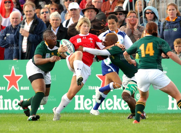 Huw Evans Agency 2010 - Wales' Mared Evans finds no way past the SA defence - Wales v South Africa  - Women's  Rugby World Cup - Surrey Sports Park - 24/08/2010 - All rights reserved