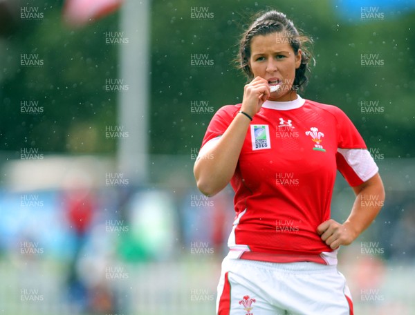 Huw Evans Agency 2010 -  Wales' Shona Powell-Hughes Wales v South Africa  - Women's  Rugby World Cup - Surrey Sports Park - 24/08/2010 - All rights reserved