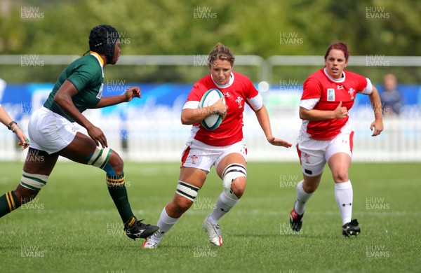  Huw Evans Agency 2010 - Jamie Kift (capt) breaks Wales v South Africa  - Women's  Rugby World Cup - Surrey Sports Park - 24/08/2010 - All rights reserved