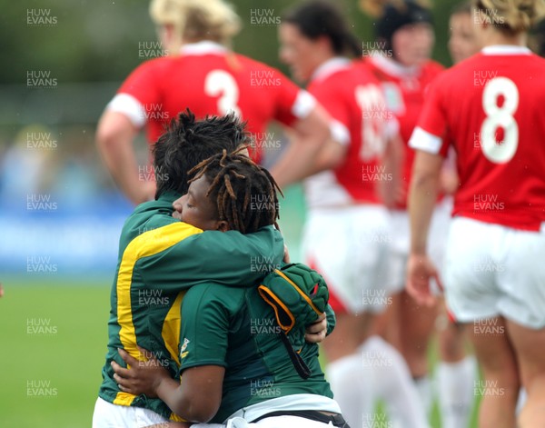 Huw Evans Agency 2010 - Disappointment for Wales after defeat to SA who celebrate (L) Wales v South Africa  - Women's  Rugby World Cup - Surrey Sports Park - 24/08/2010 - All rights reserved