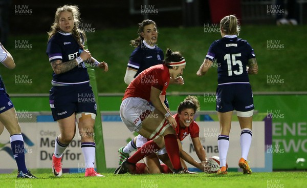020218 - Wales Women v Scotland Women - Natwest 6 Nations - Jess Kavanagh Williams of Wales celebrates scoring a try